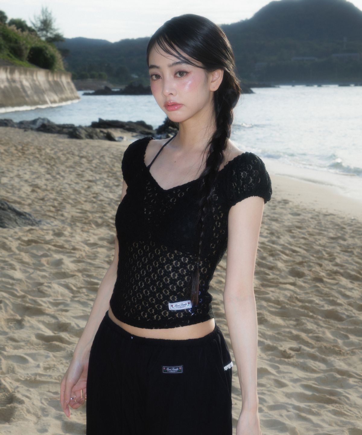 로제프란츠(ROSEFRANTZ) Lace Shirring Crop T-shirt [Black]