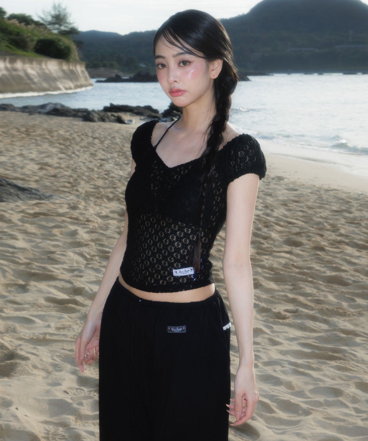 로제프란츠(ROSEFRANTZ) Back Lace Nylon Wide Pants [Black]