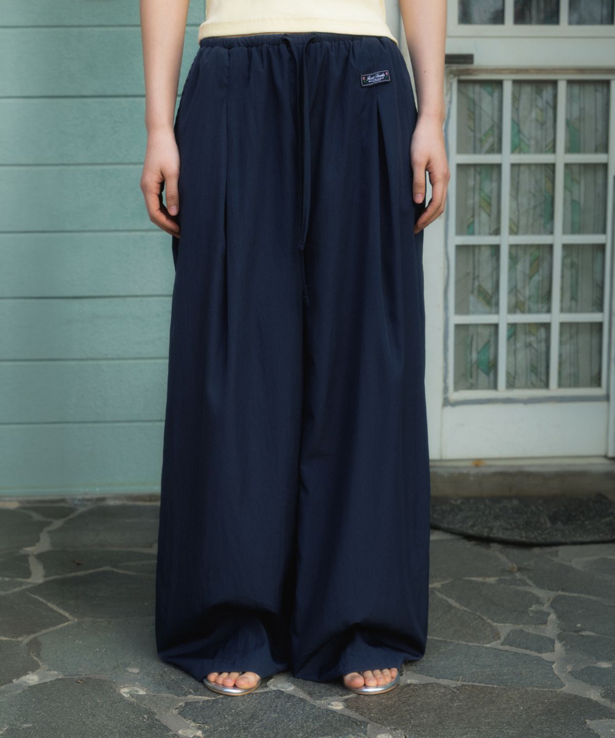 로제프란츠(ROSEFRANTZ) Back Lace Nylon Wide Pants [Navy]