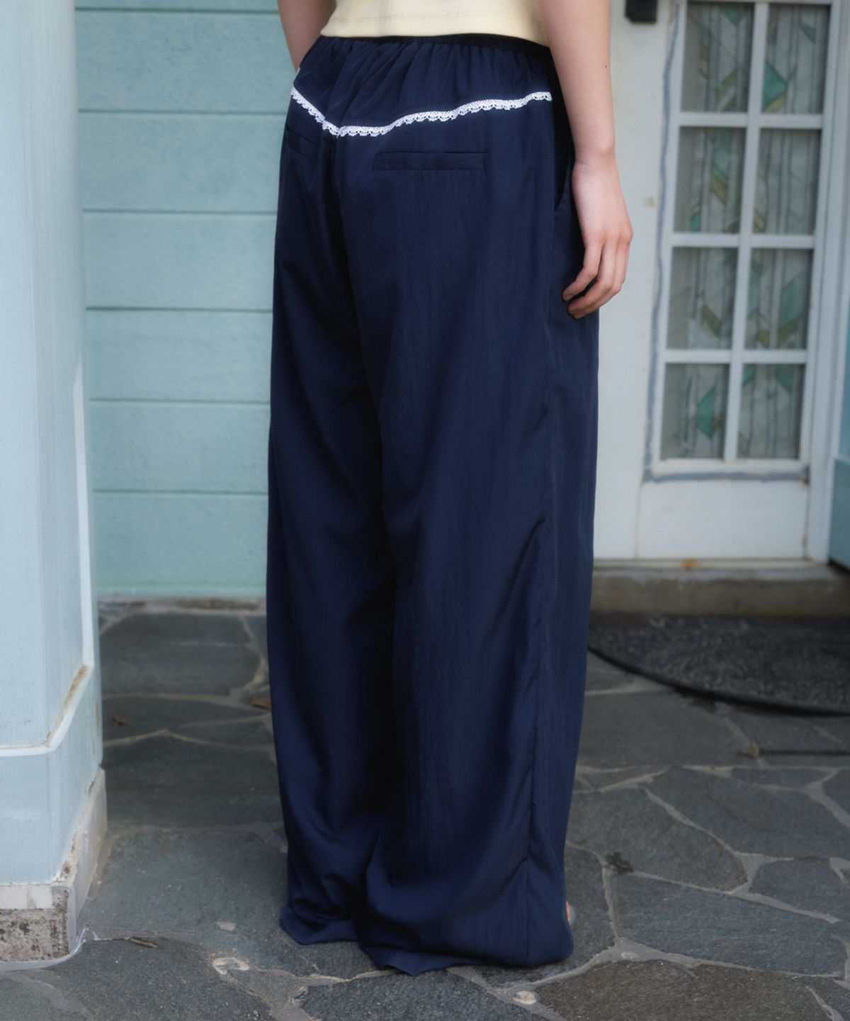 로제프란츠(ROSEFRANTZ) Back Lace Nylon Wide Pants [Navy]