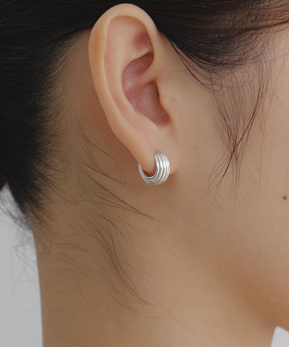 바이위켄드(BYWEEKEND) Line calm earring