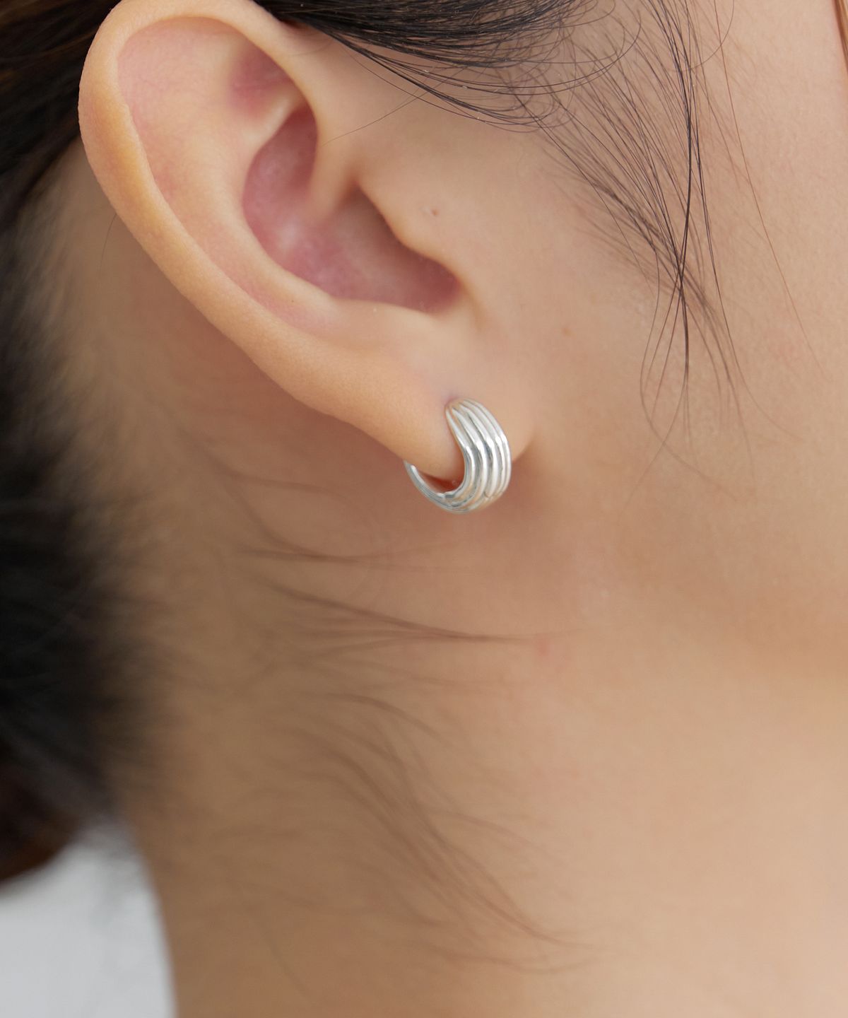 바이위켄드(BYWEEKEND) Line calm earring