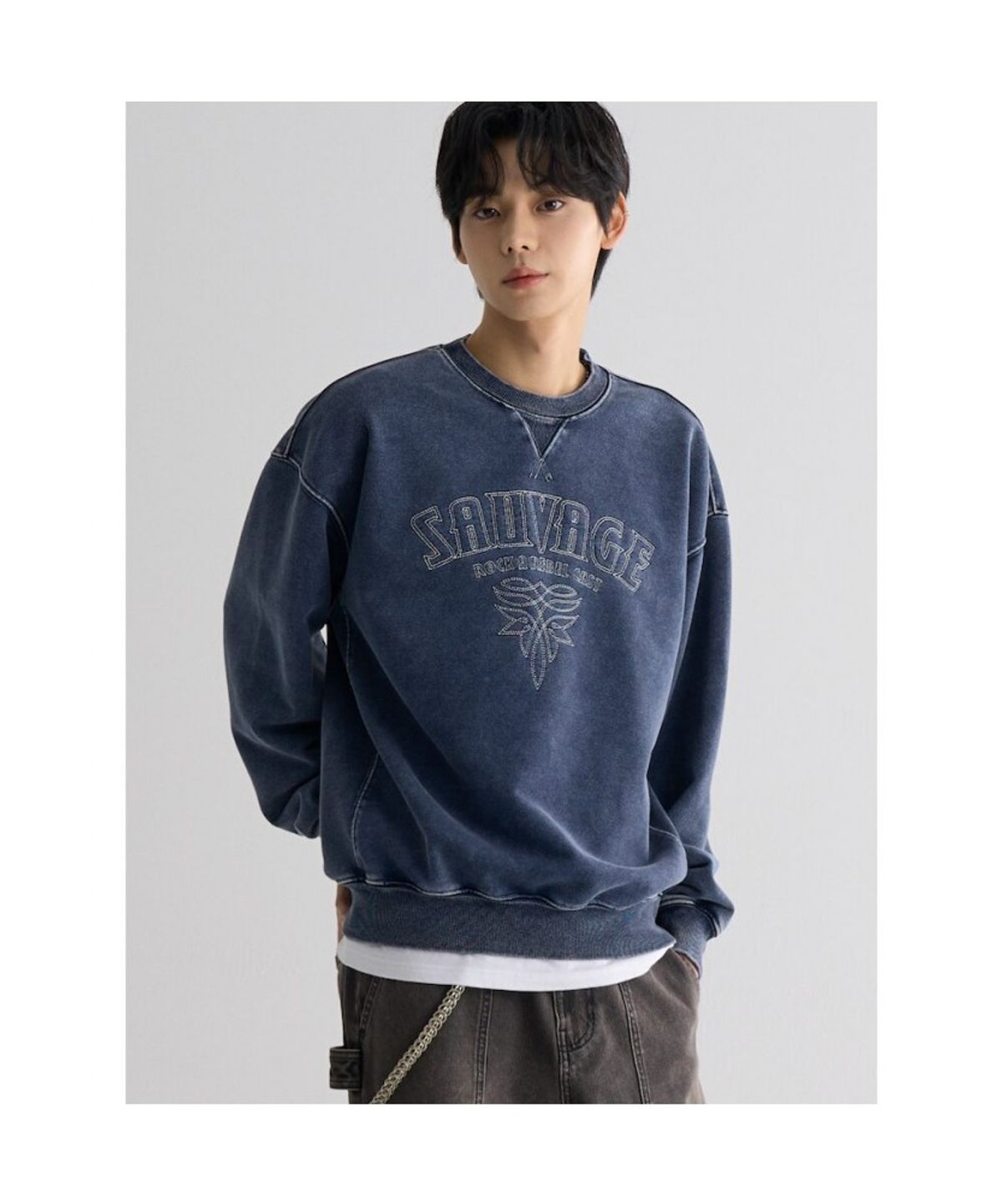 에잇세컨즈(8SECONDS) 인디고 다잉 스웨트셔츠  블루