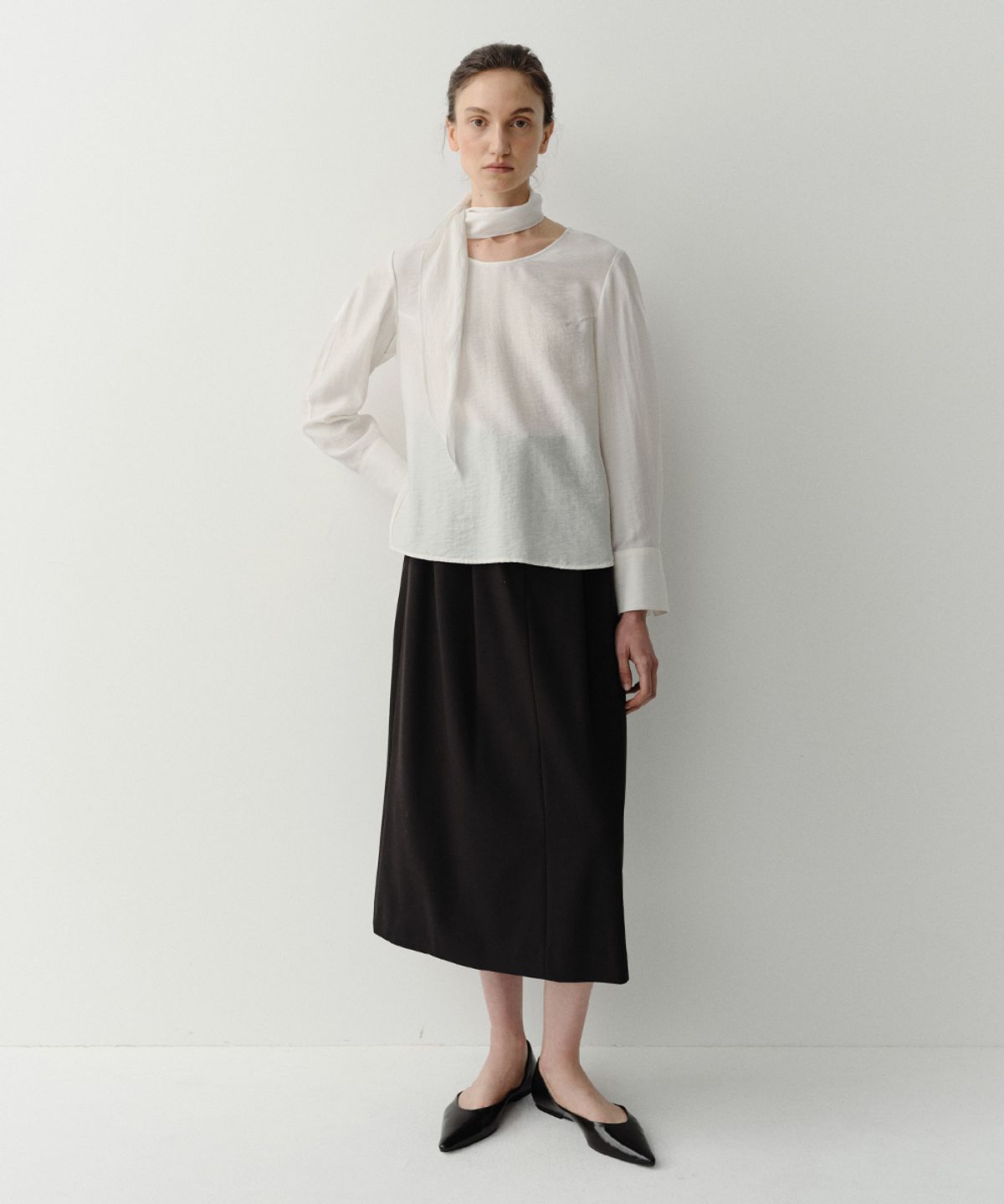 이아(EAAH) RIVER SCARF BLOUSE (IVORY)