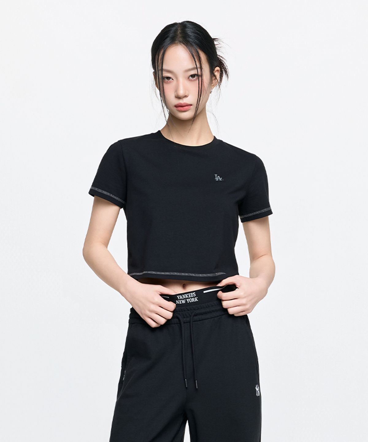 엠엘비(MLB) 여성 베이직 스몰로고 슬림 크롭핏 반팔 티셔츠 LA (Black)