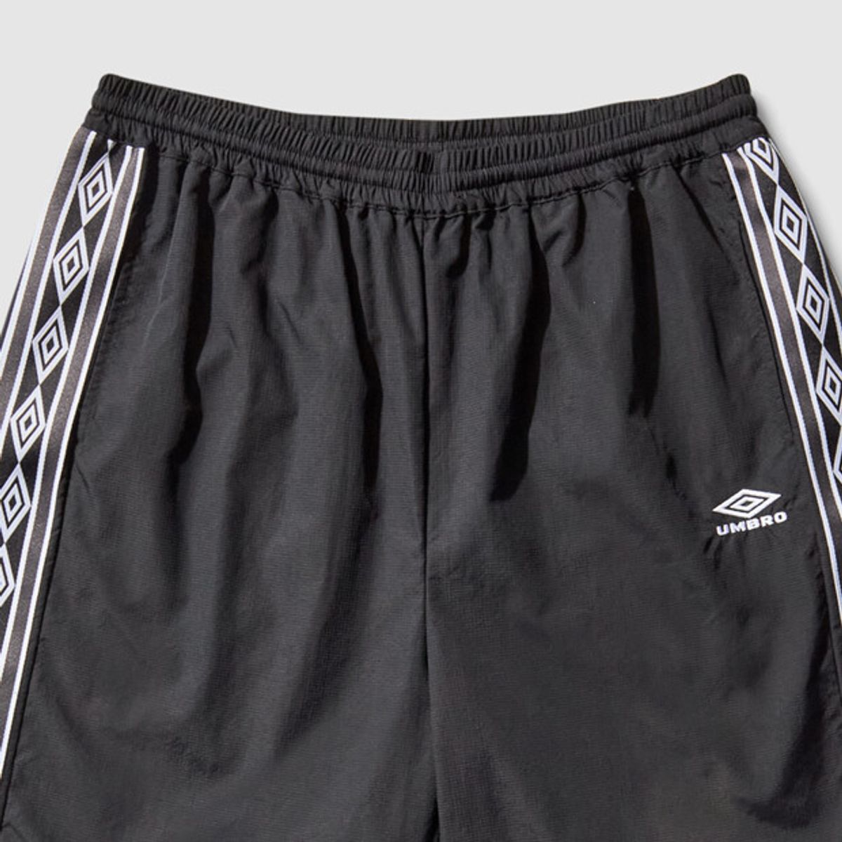 엄브로(UMBRO) [UMB X SLAM JAM] OG 테이프 숏츠 블랙 UR111OHP32