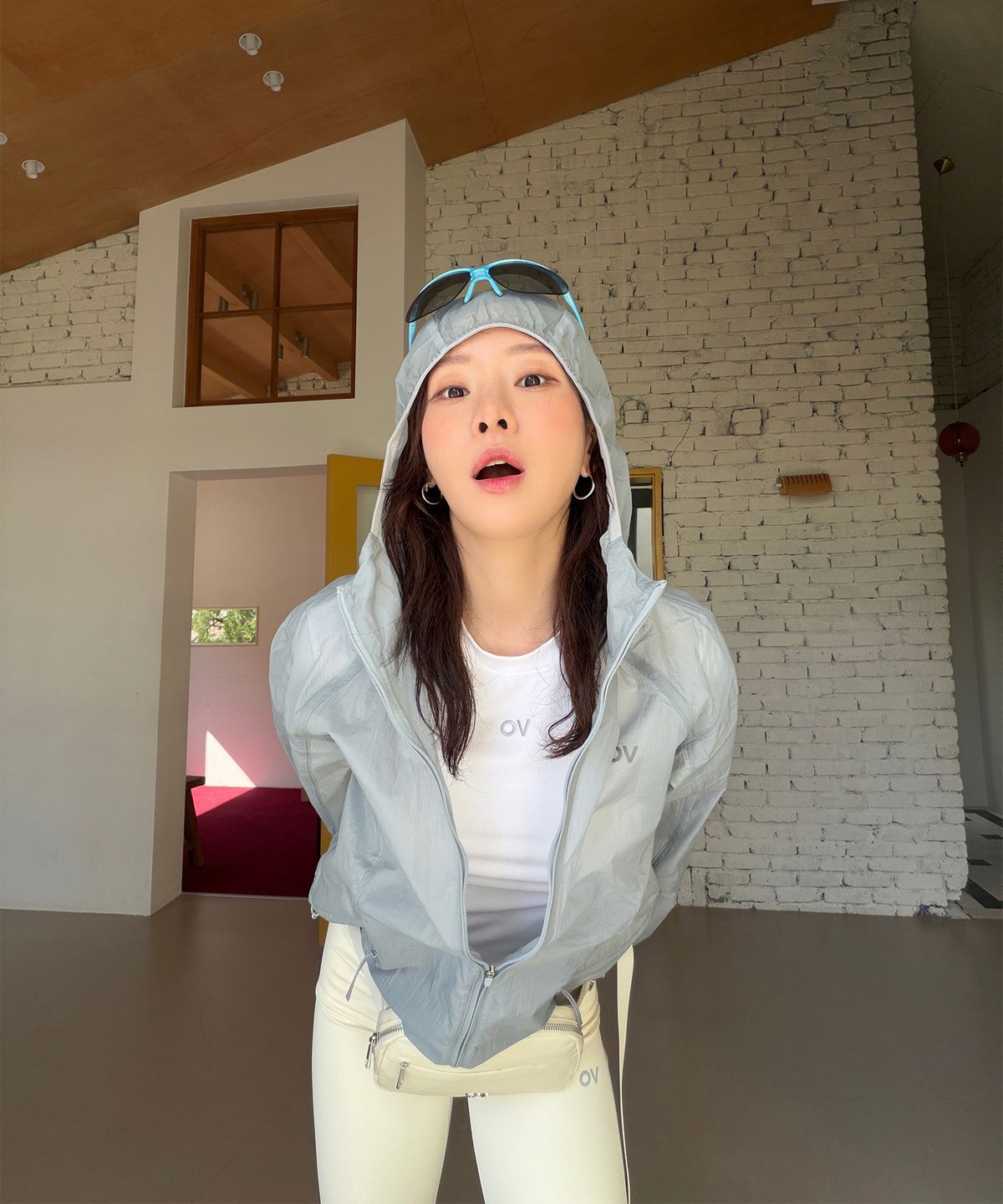 아웃도어 보이스(OUTDOOR VOICES) (W)OV CENTRAL LOGO BABY TEE (WHITE)