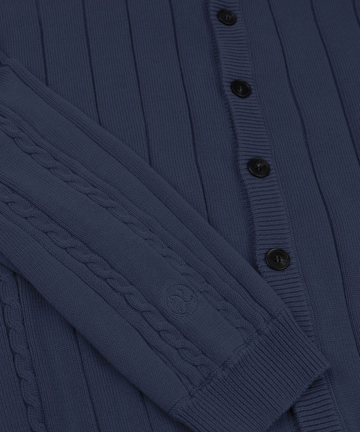 엑스톤즈(XTONZ) XTK178 메탈 버튼 라운드 니트 가디건 (BLUE)