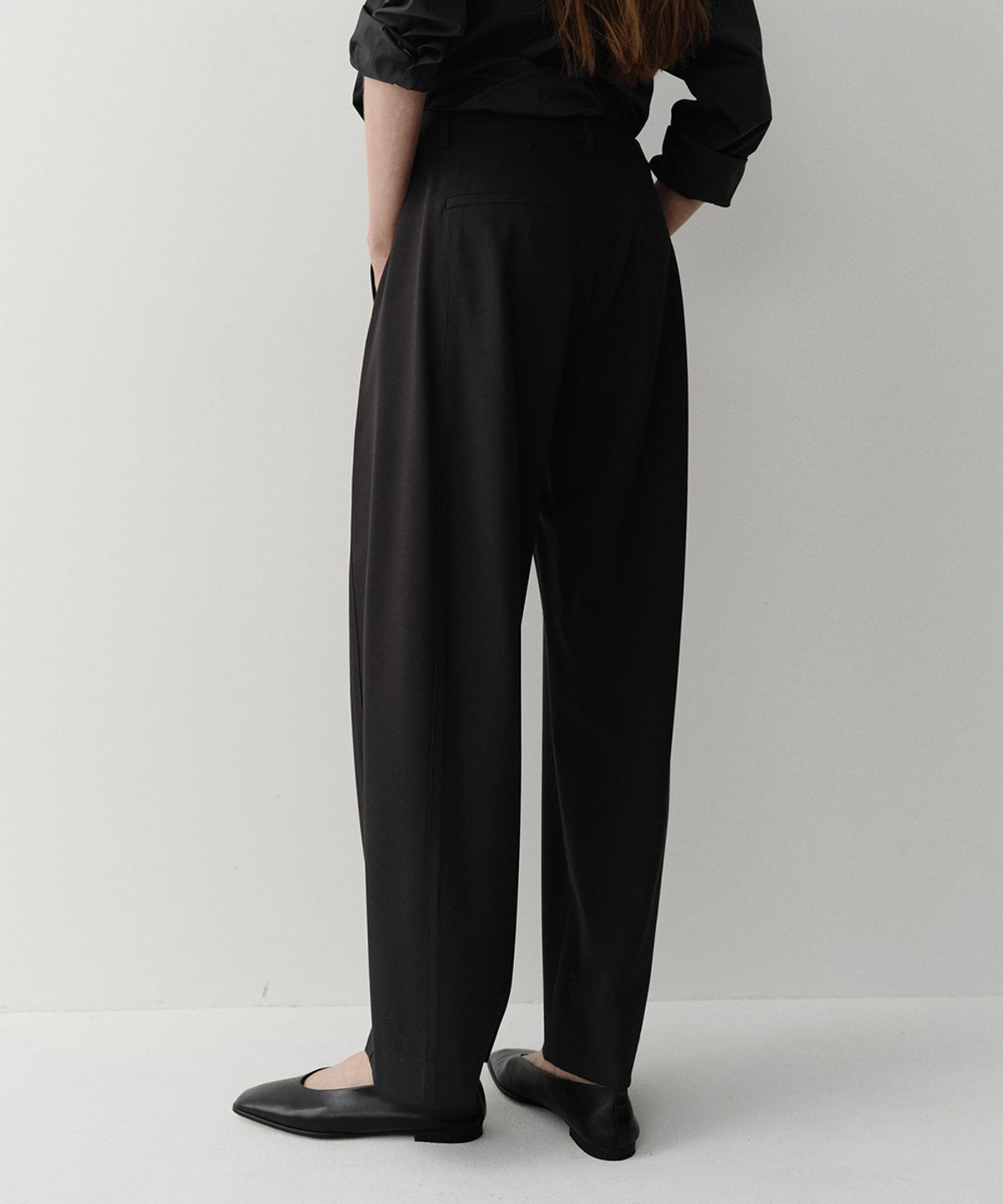 이아(EAAH) CAVE BARREL PANTS (BLACK)