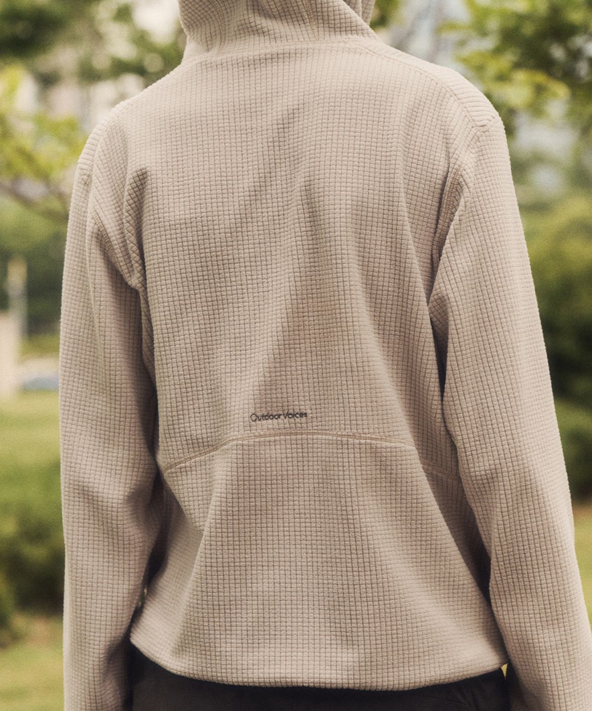 아웃도어 보이스(OUTDOOR VOICES) Technol-OV™ GRID FLEECE HOODIE (LIGHT GRAY)