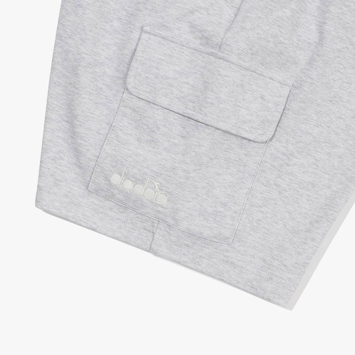디아도라(diadora) 라이트웨이트 4부 카고 쇼츠 MELANGE GREY