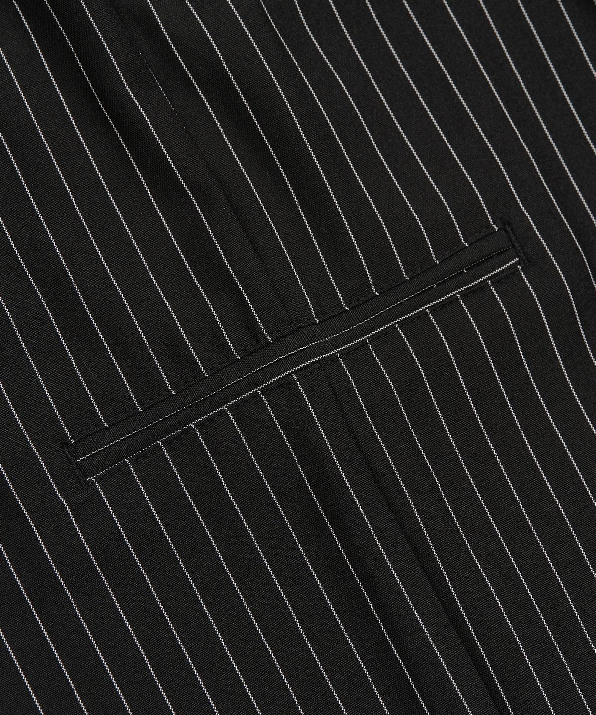 토피(TOFFEE) 원턱 스트라이프 버뮤다 슬랙스 (BLACK)