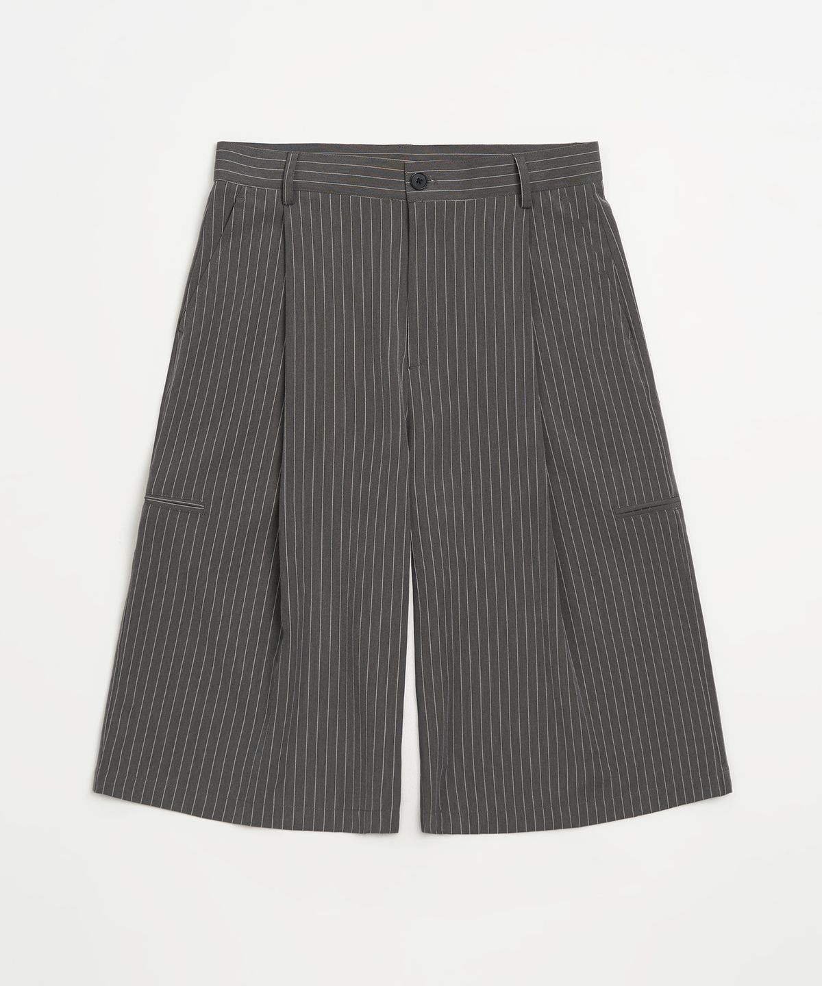 토피(TOFFEE) 원턱 스트라이프 버뮤다 슬랙스 (GREY)