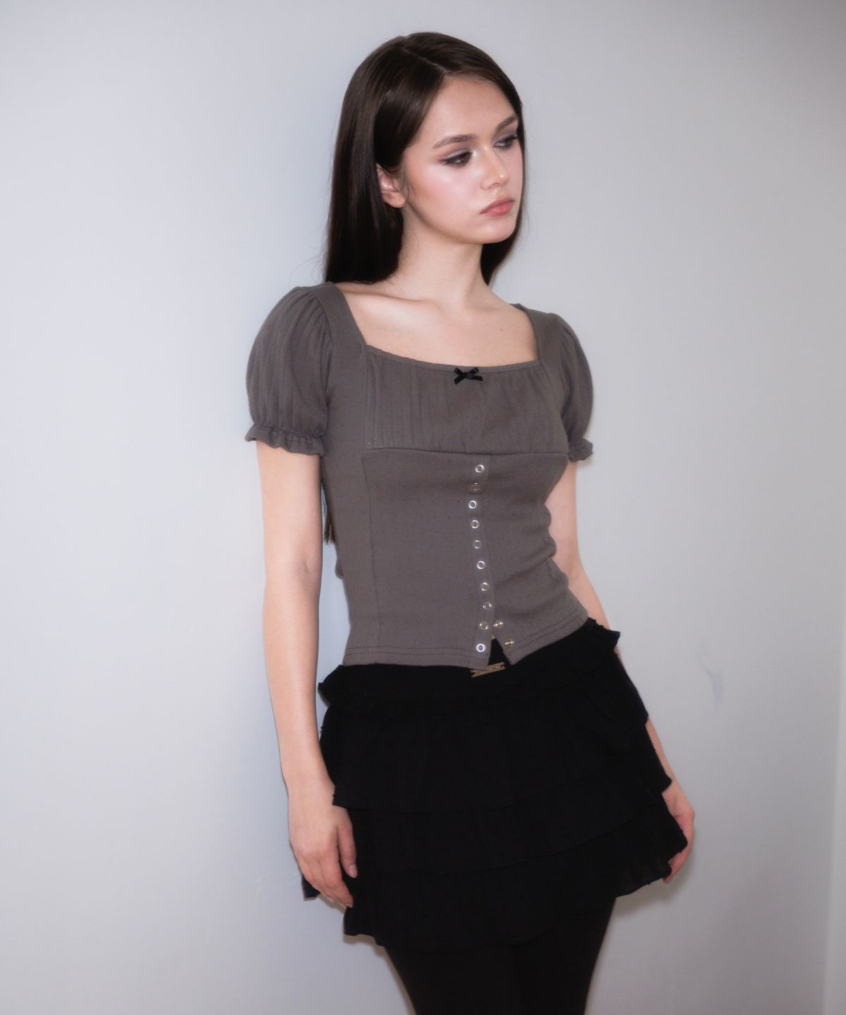 로제프란츠(ROSEFRANTZ) Puff Shirring Ribbon T-shirt [Charcoal]
