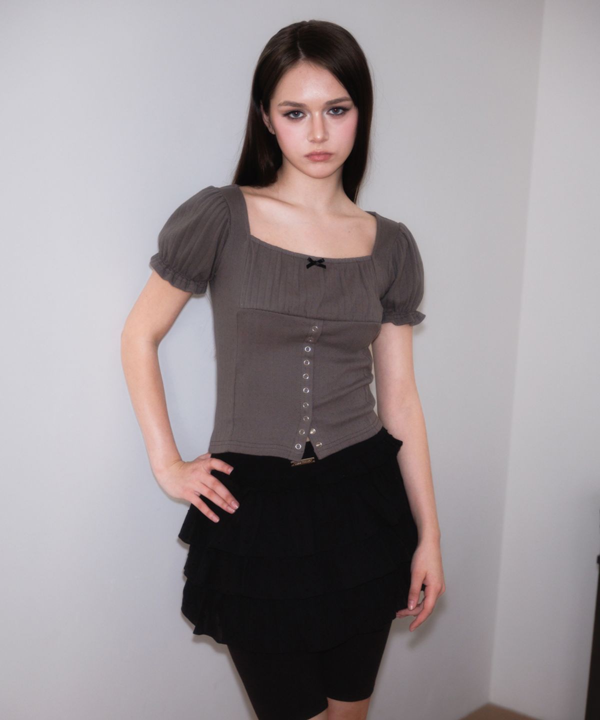 로제프란츠(ROSEFRANTZ) Puff Shirring Ribbon T-shirt [Charcoal]