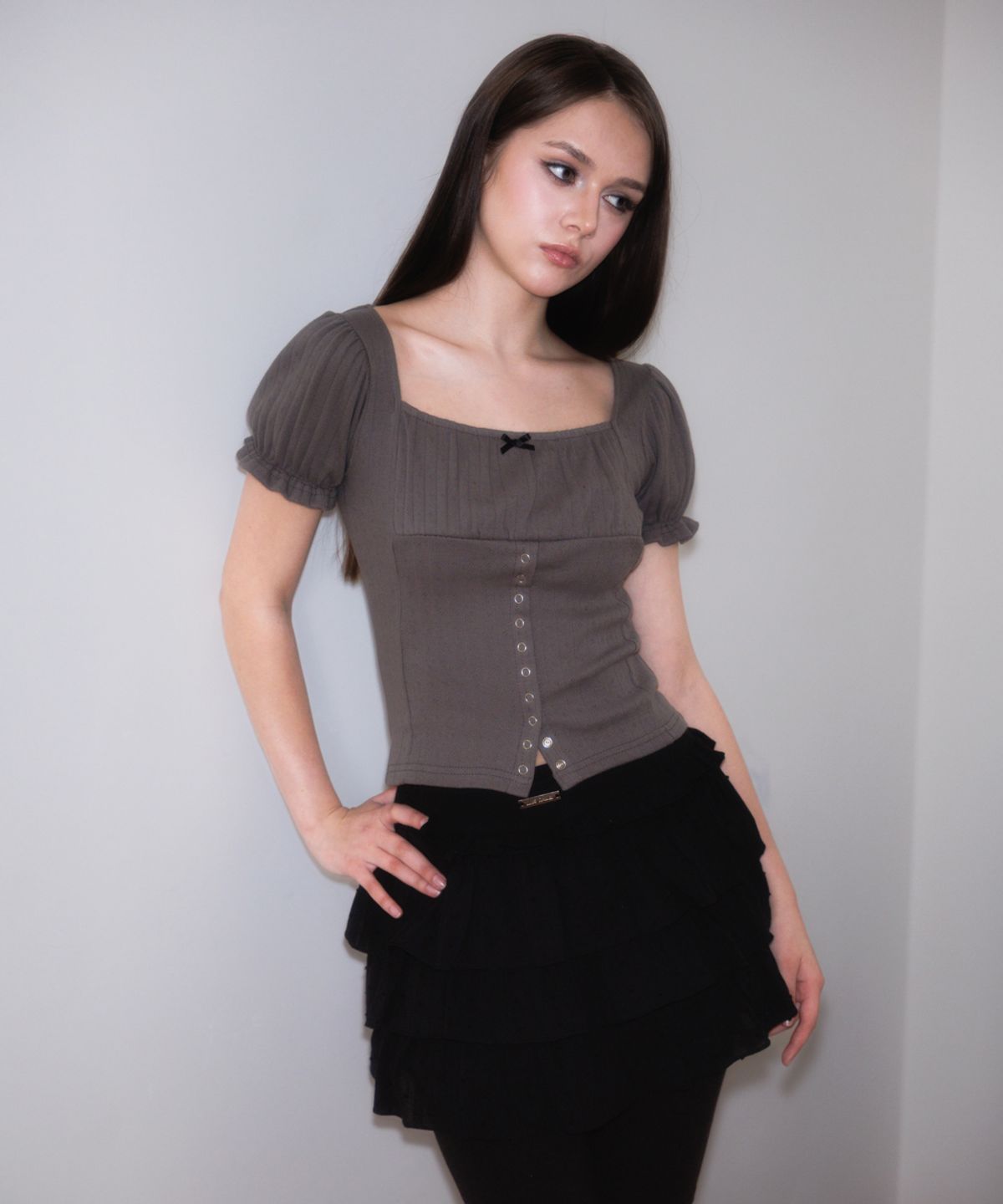 로제프란츠(ROSEFRANTZ) Puff Shirring Ribbon T-shirt [Charcoal]