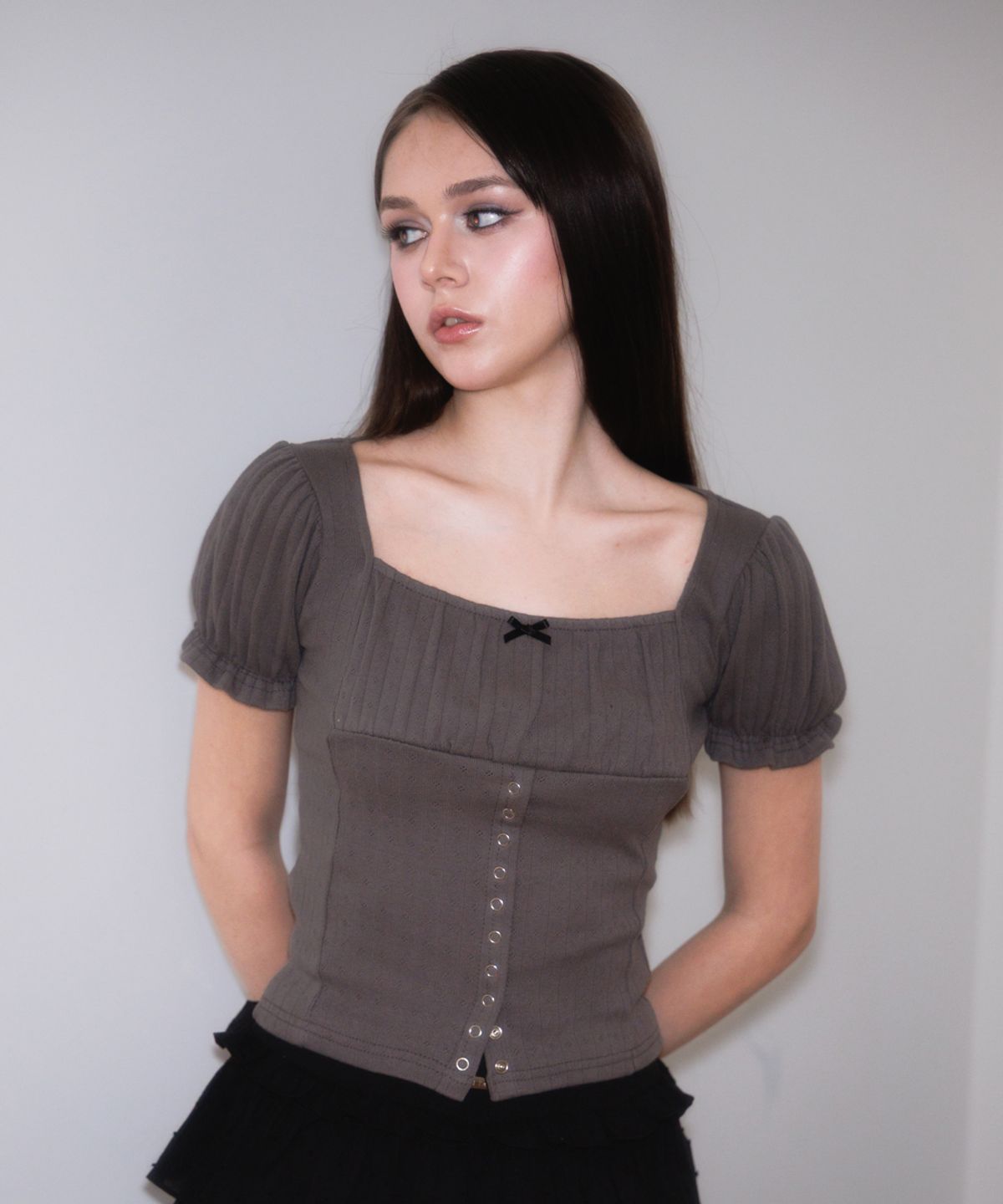 로제프란츠(ROSEFRANTZ) Puff Shirring Ribbon T-shirt [Charcoal]