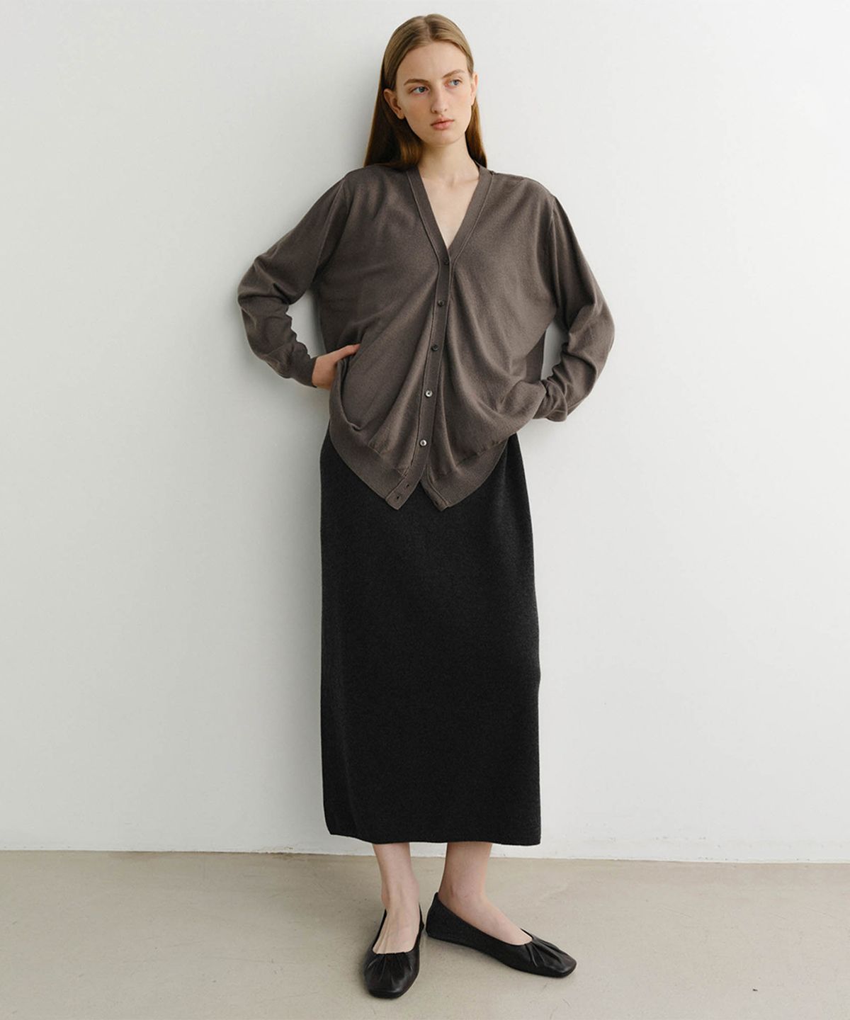 이아(EAAH) DRAPE WRAP CARDIGAN (TAUPE)