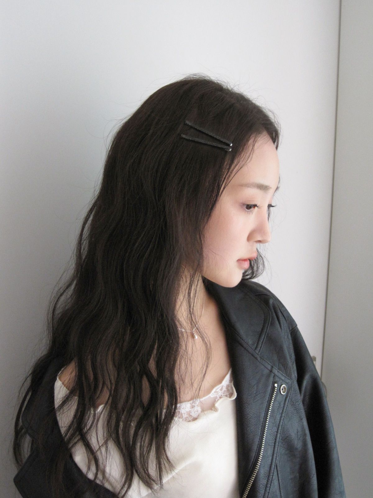 둥그런(DUNGEUREON) [2 pack] Lit Bobby Hair pin (Glitter Black)