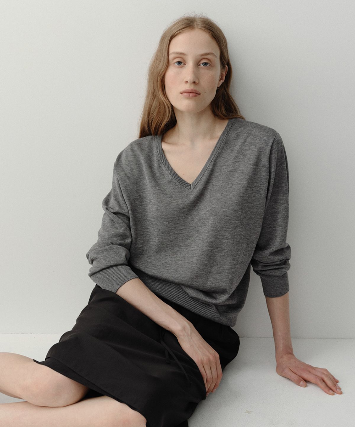 이아(EAAH) WOOL SILK V NECK PULLOVER (GREY)