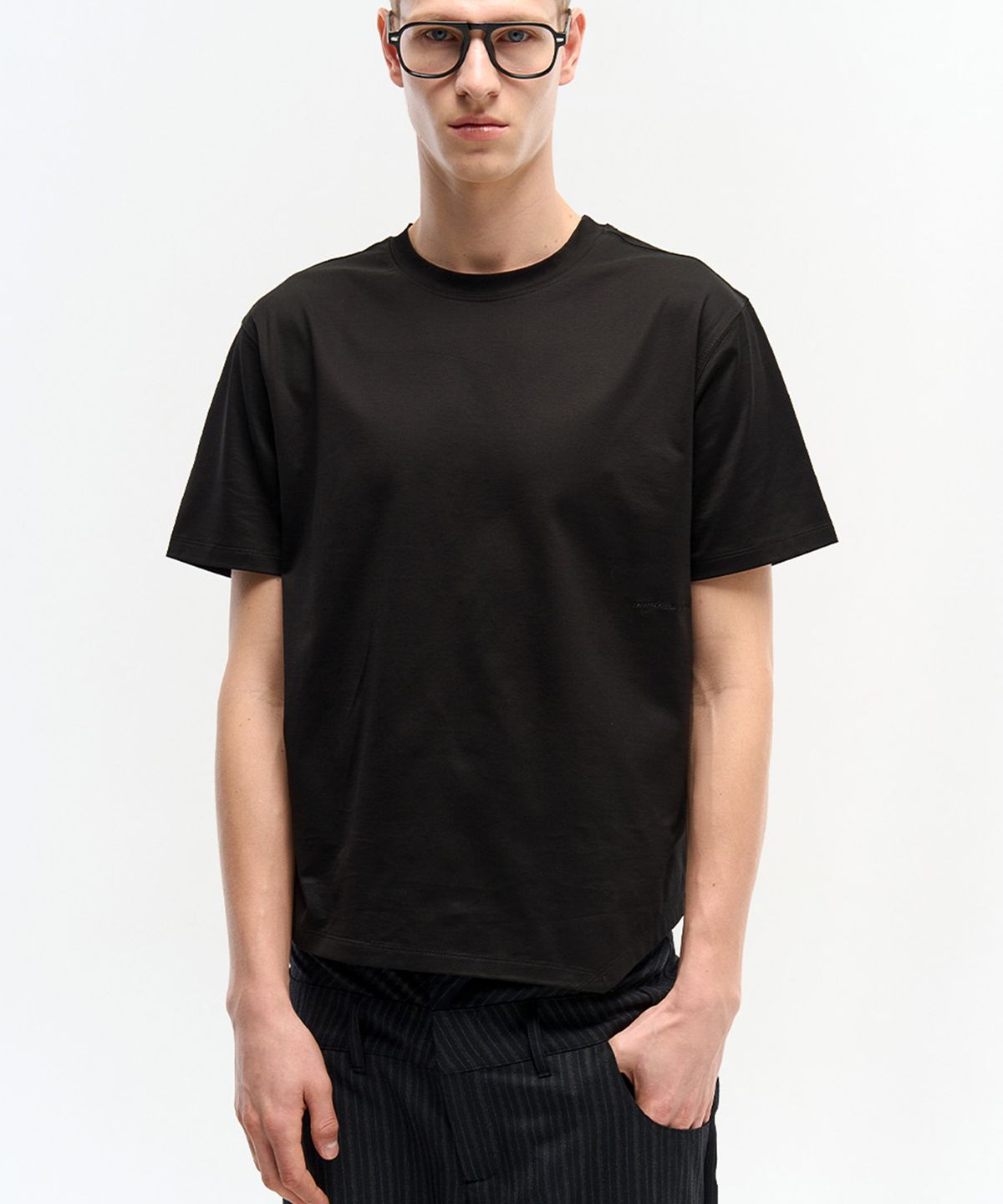 애니타임로릭(ANYTIME LOREAK) FERN T-SHIRT- BLACK