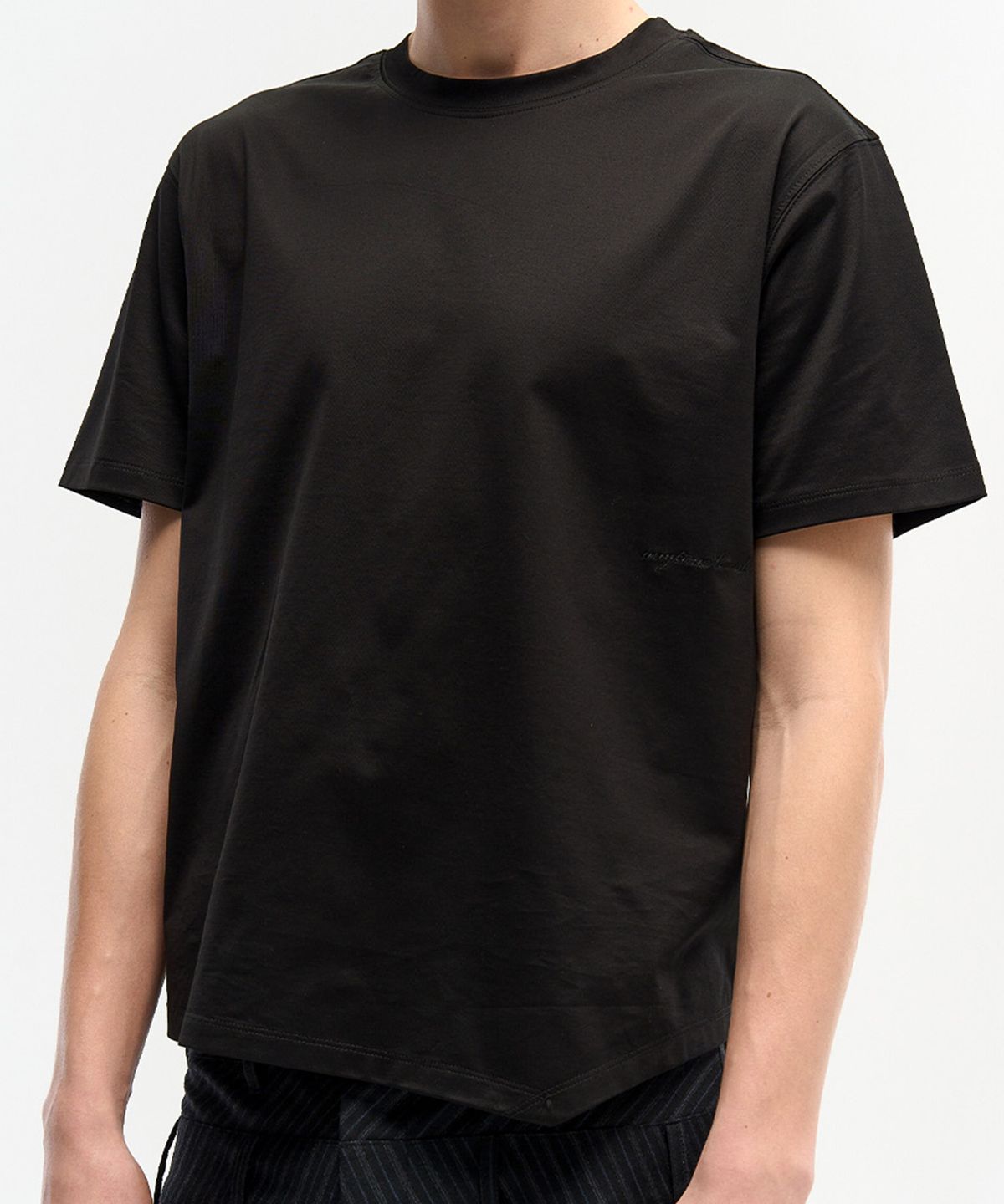 애니타임로릭(ANYTIME LOREAK) FERN T-SHIRT- BLACK