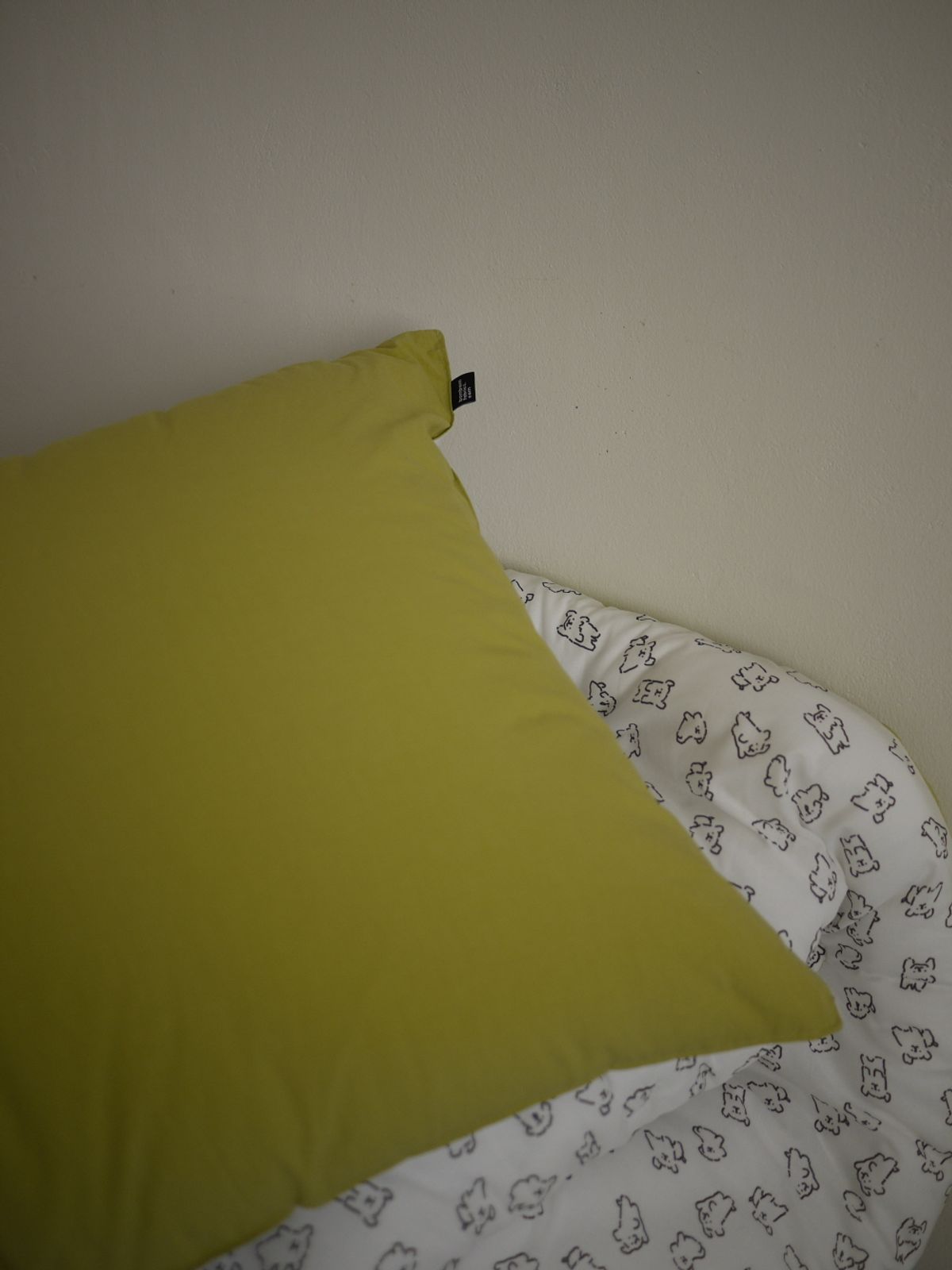 봄봄패브릭스(BOMBOM FABRICS) Olive garden puppy reversible pillow case(양면베개커버)