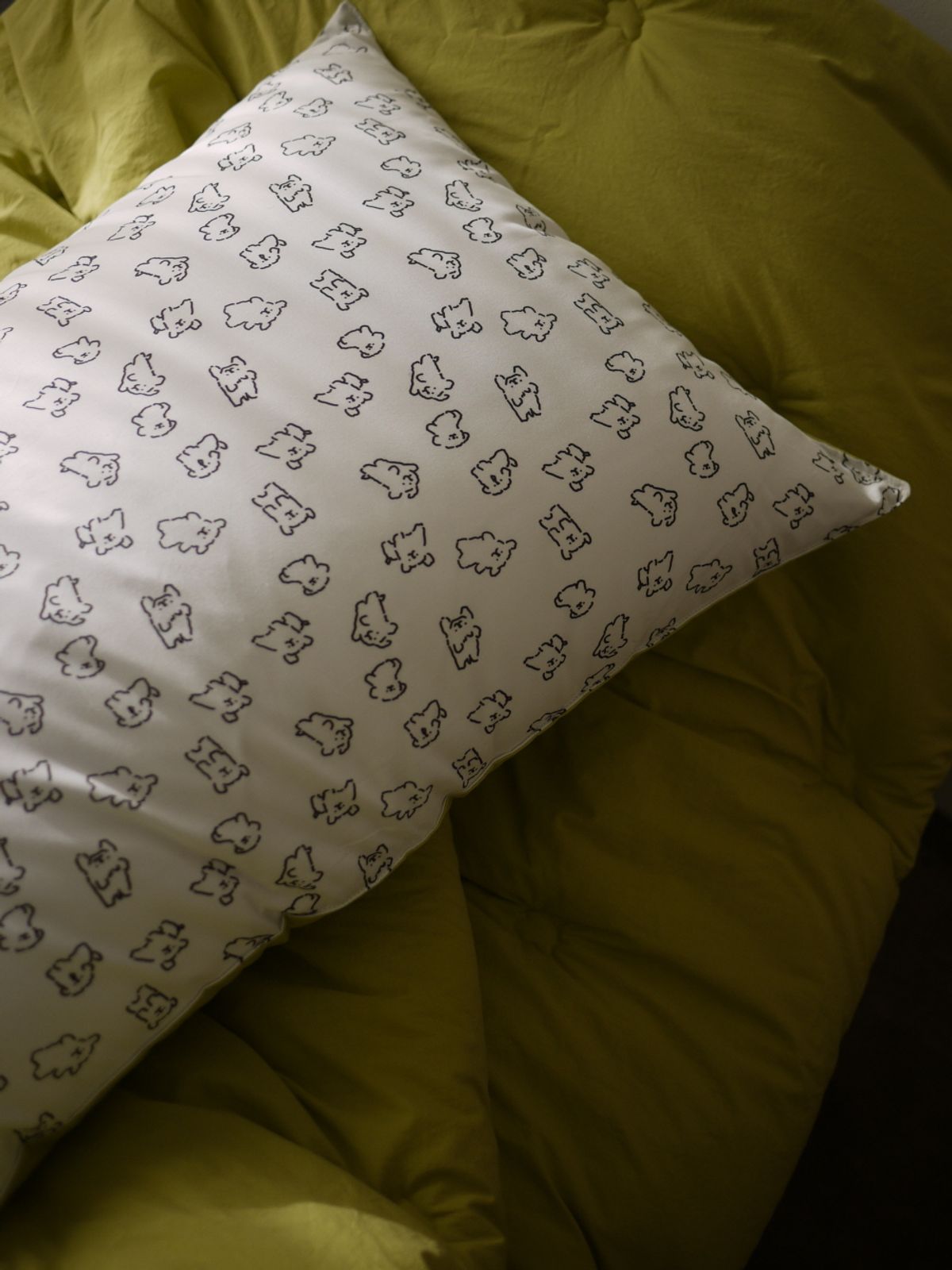 봄봄패브릭스(BOMBOM FABRICS) Olive garden puppy reversible pillow case(양면베개커버)
