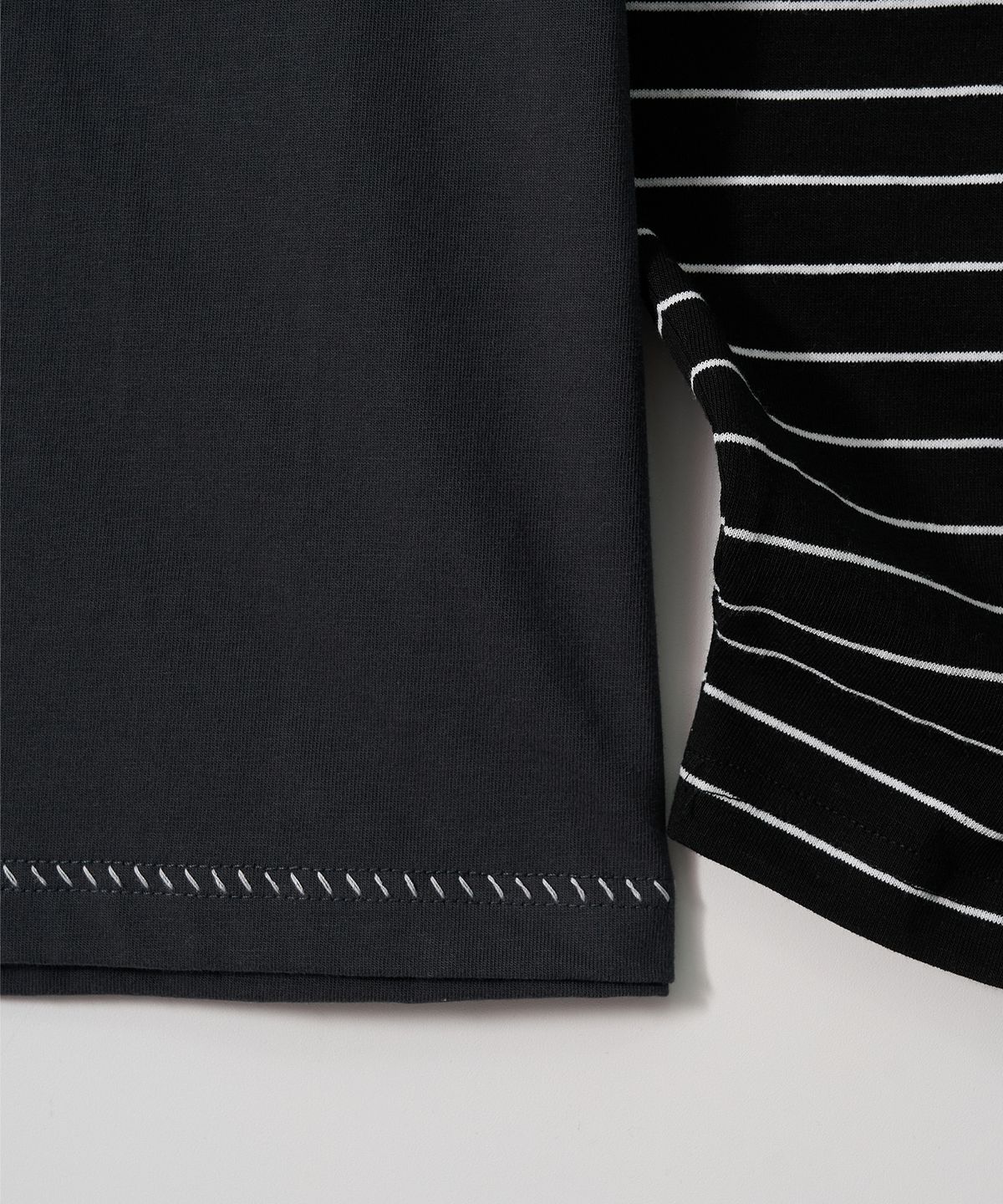 가먼츠팹(GARMENTS FAB) Stripe Layered Longsleeve (CHARCOAL)