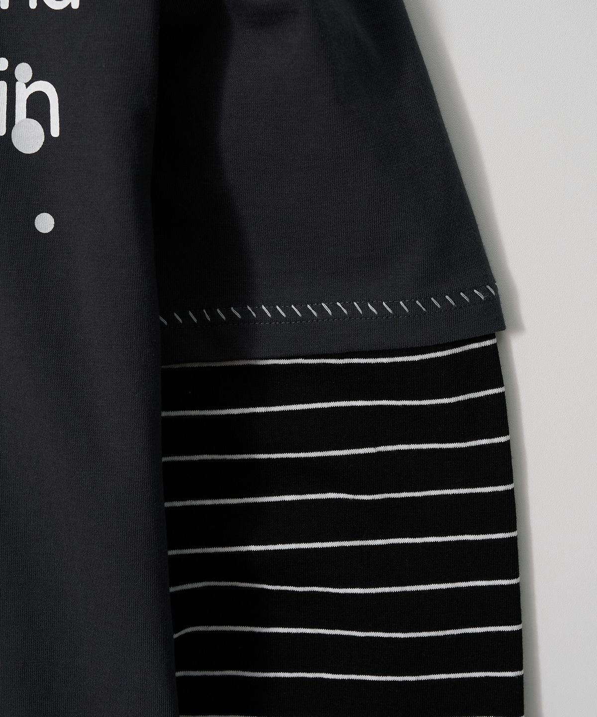 가먼츠팹(GARMENTS FAB) Stripe Layered Longsleeve (CHARCOAL)