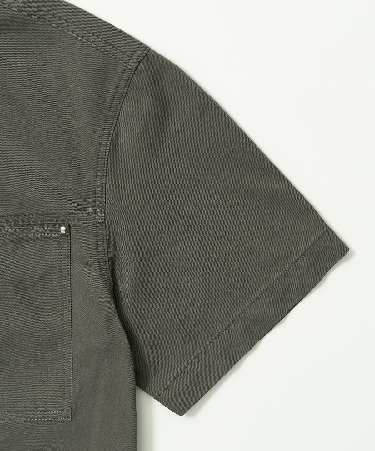 엑스컨테이너(EXCONTAINER) 유틸리티 하프 셔츠 자켓 (CHARCOAL)