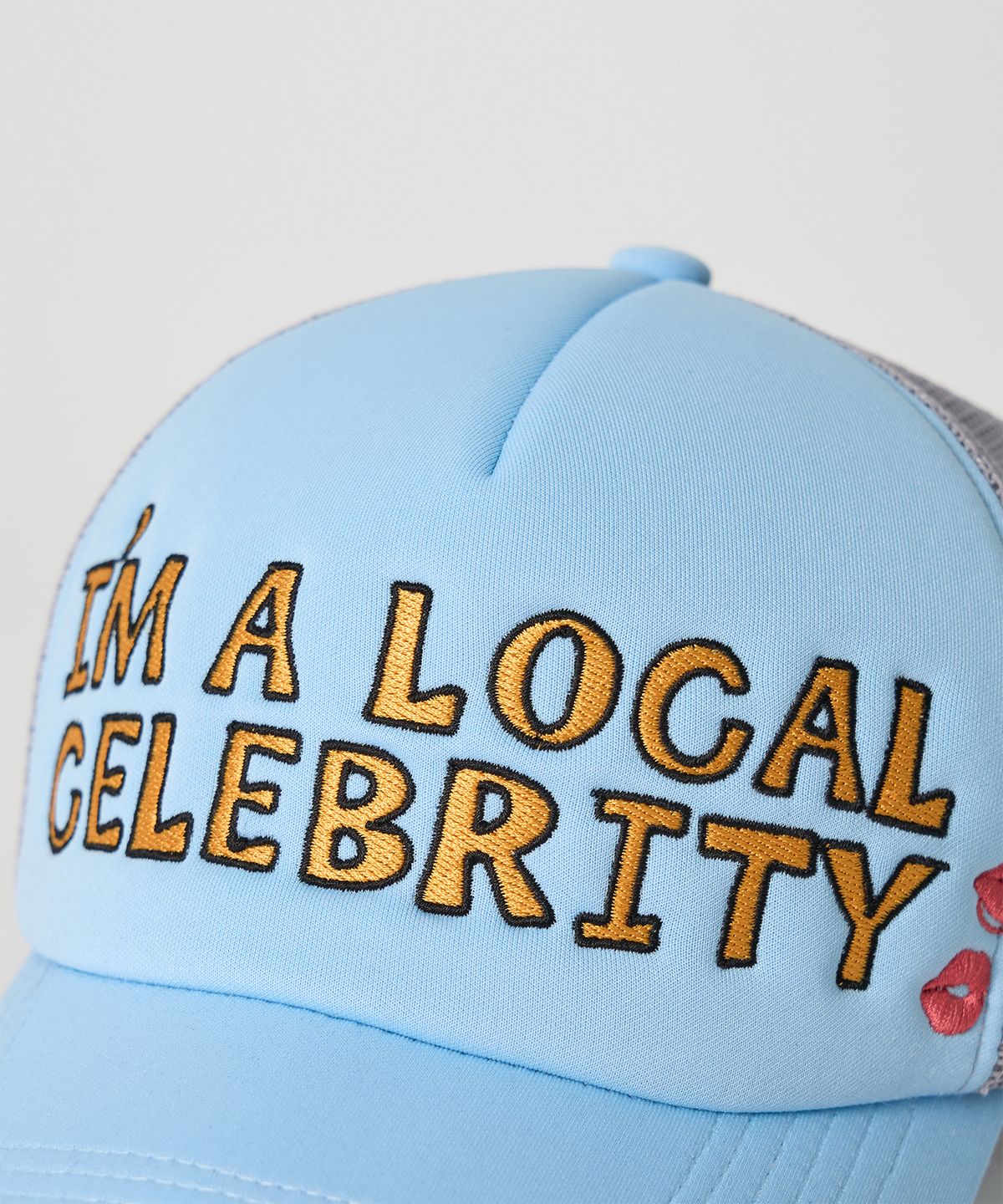 가먼츠팹(GARMENTS FAB) IM A LCOAL CELEBRITY TRUCKER CAP (SKY BLUE)