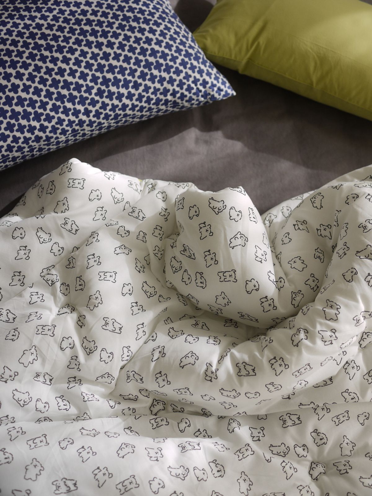 봄봄패브릭스(BOMBOM FABRICS) Olive garden puppy reversible Comforter(올리브 가든 강아지 리버서블 차렵이불)