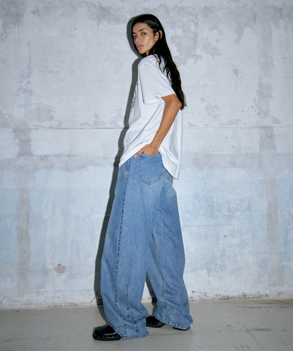 와르 포 우먼(WAARFORWOMAN) W1116 다트 데님 팬츠_미디움블루