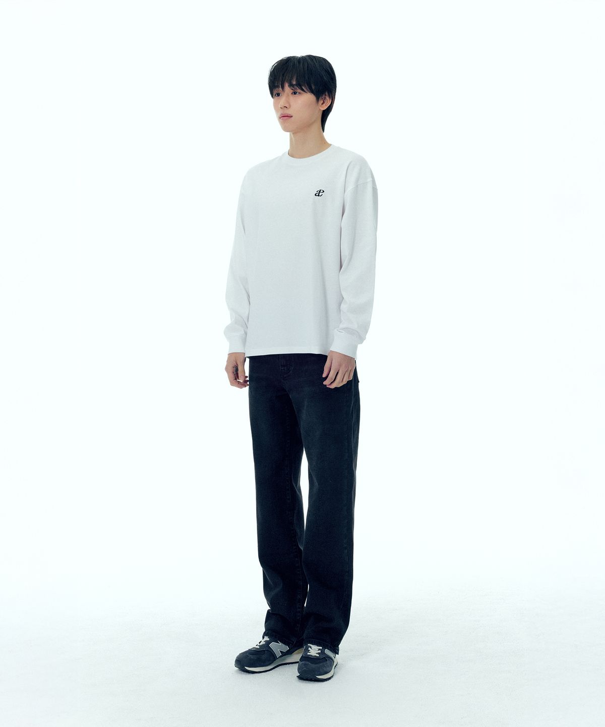 플랙(PLAC) 커브드 로고 티셔츠 2colors