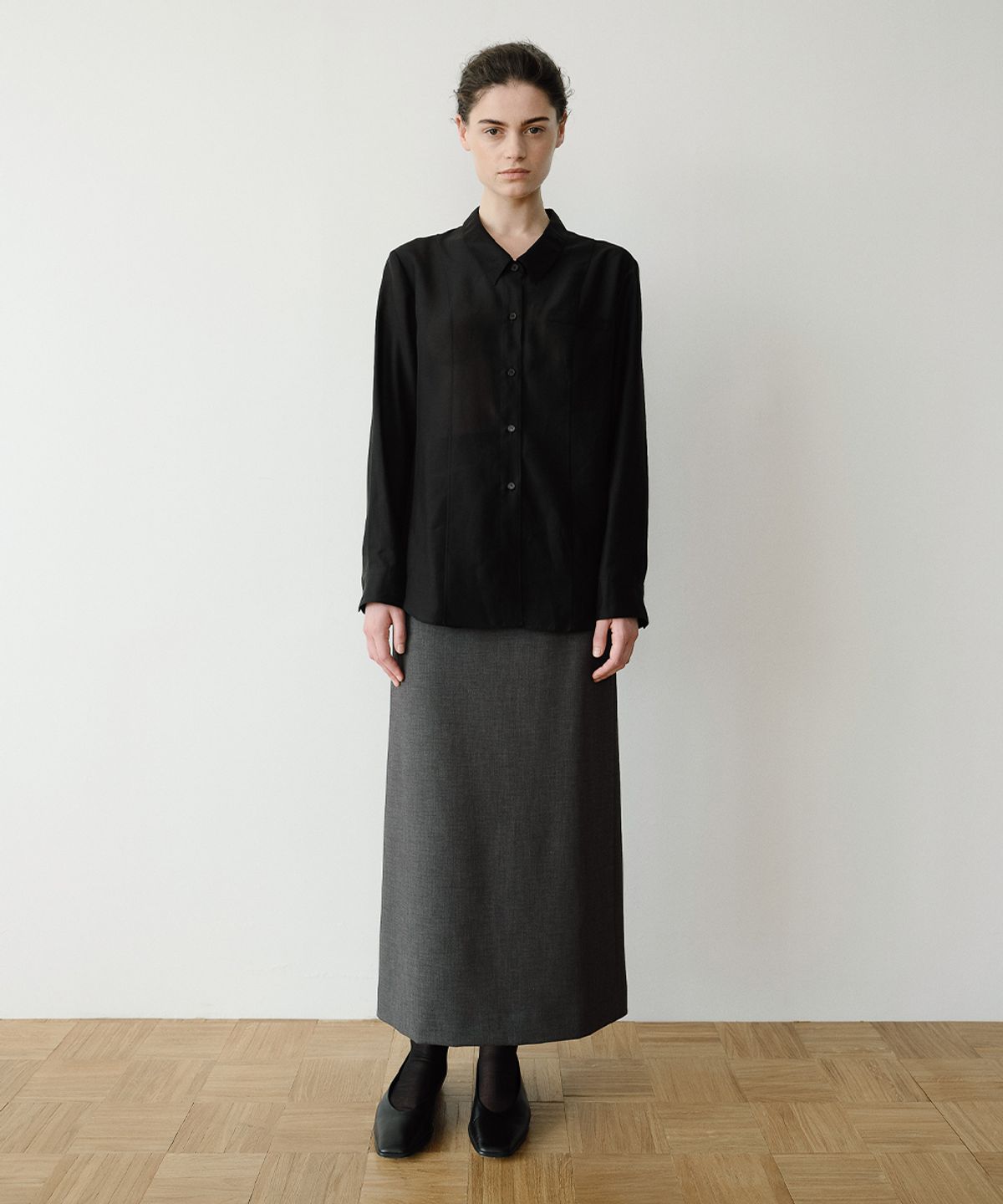 이아(EAAH) KYLA SHEER LINE SHIRT (BLACK)