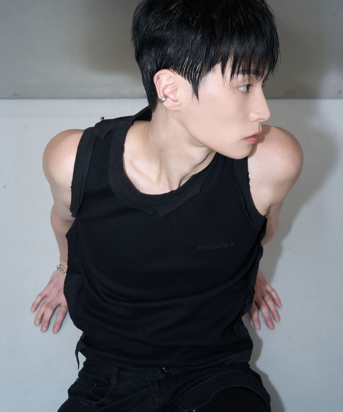 피치블랙(PITCHBLACK) DAMAGE LOGO SLEEVELESS (BLACK)