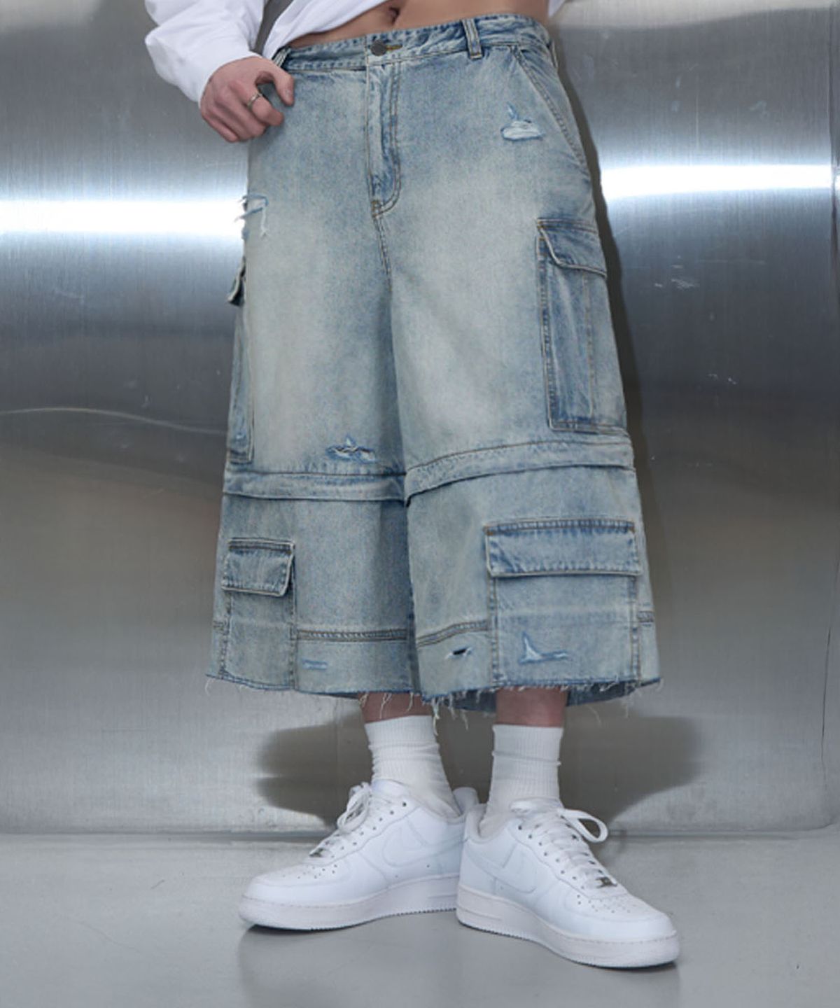 피치블랙(PITCHBLACK) DAMAGE DENIM BERMUDA PANTS (WASHED BLUE)