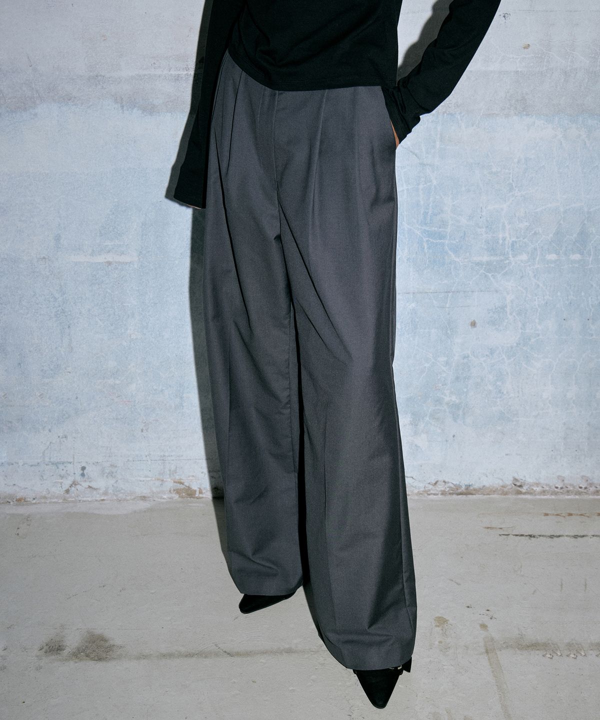 와르 포 우먼(WAARFORWOMAN) W1120 핀턱 와이드 슬랙스(2colors)
