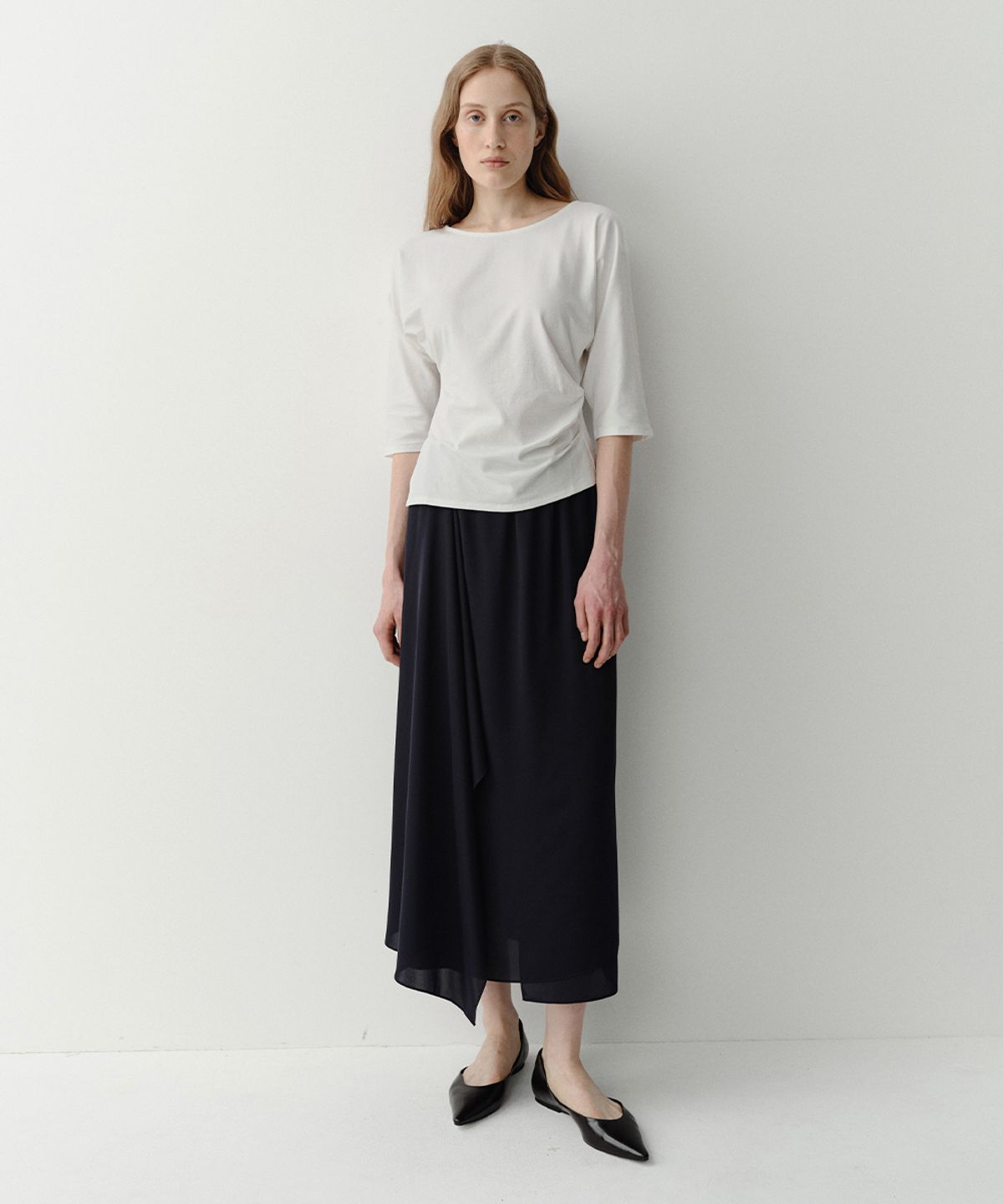 이아(EAAH) TILT TUCK T-SHIRT (WHITE)