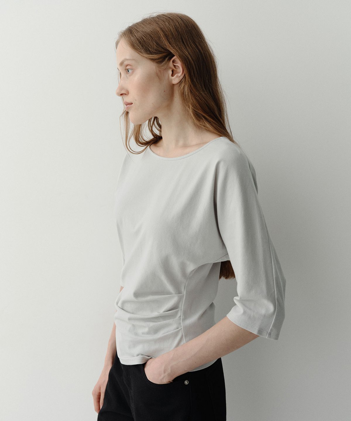 이아(EAAH) TILT TUCK T-SHIRT (LIGHT GREY)
