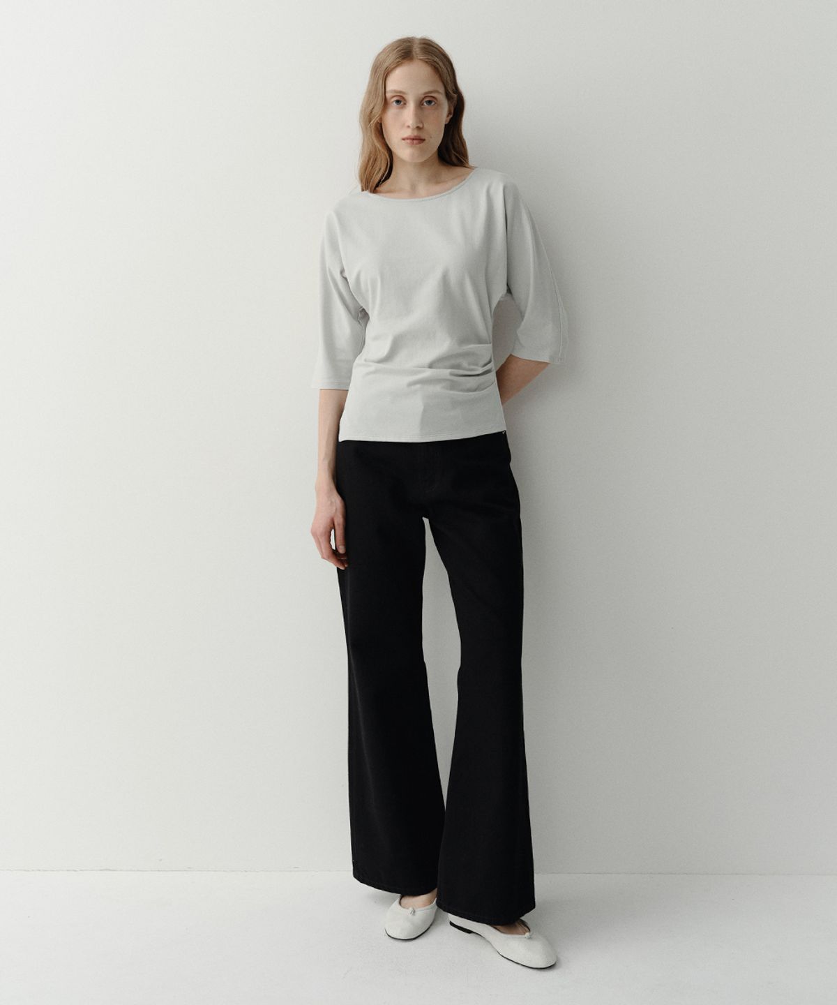 이아(EAAH) TILT TUCK T-SHIRT (LIGHT GREY)