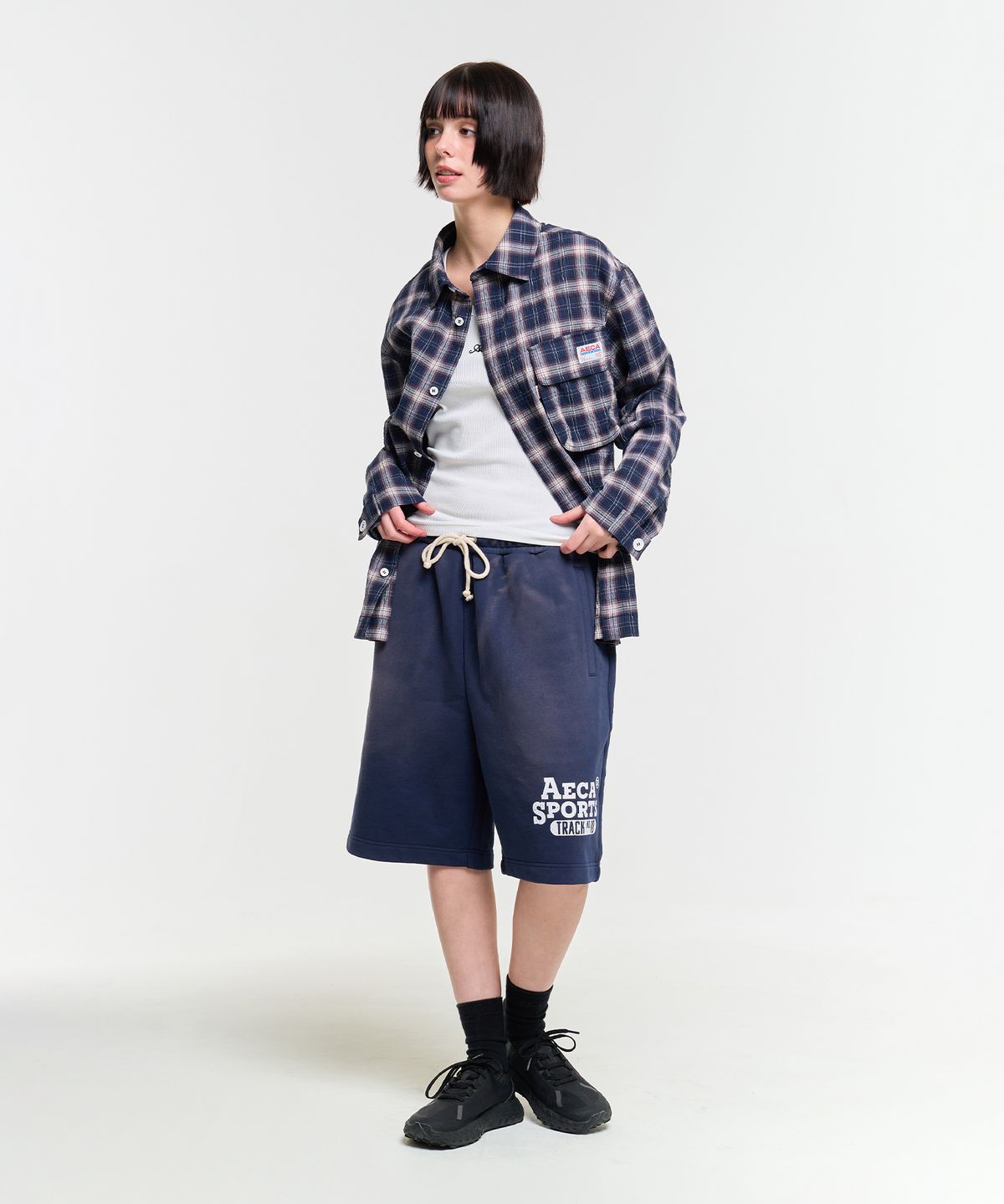 에이카화이트(AECA) WASHED CUT-OFF HEM SWEAT SHORTS-NAVY