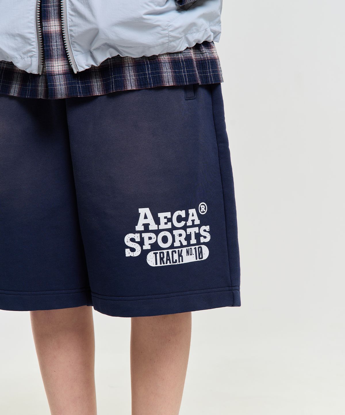 에이카화이트(AECA) WASHED CUT-OFF HEM SWEAT SHORTS-NAVY