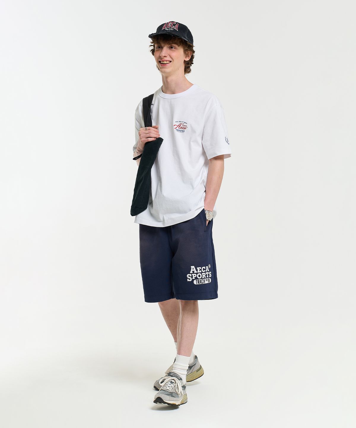 에이카화이트(AECA) WASHED CUT-OFF HEM SWEAT SHORTS-NAVY