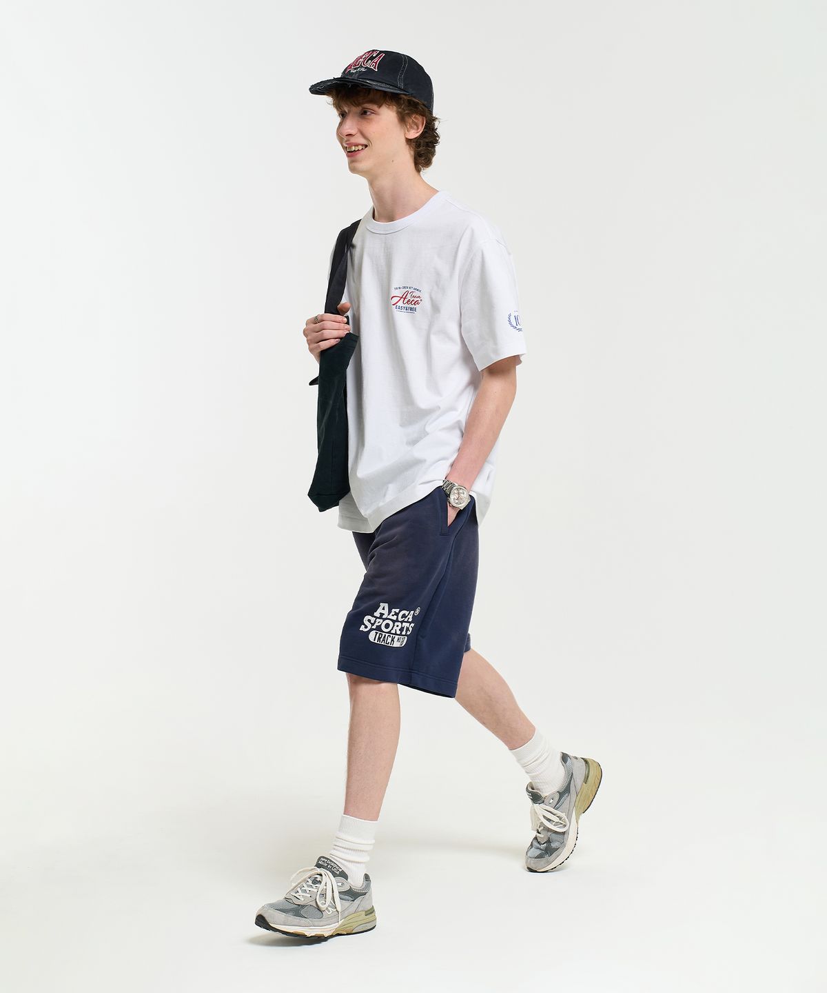 에이카화이트(AECA) WASHED CUT-OFF HEM SWEAT SHORTS-NAVY