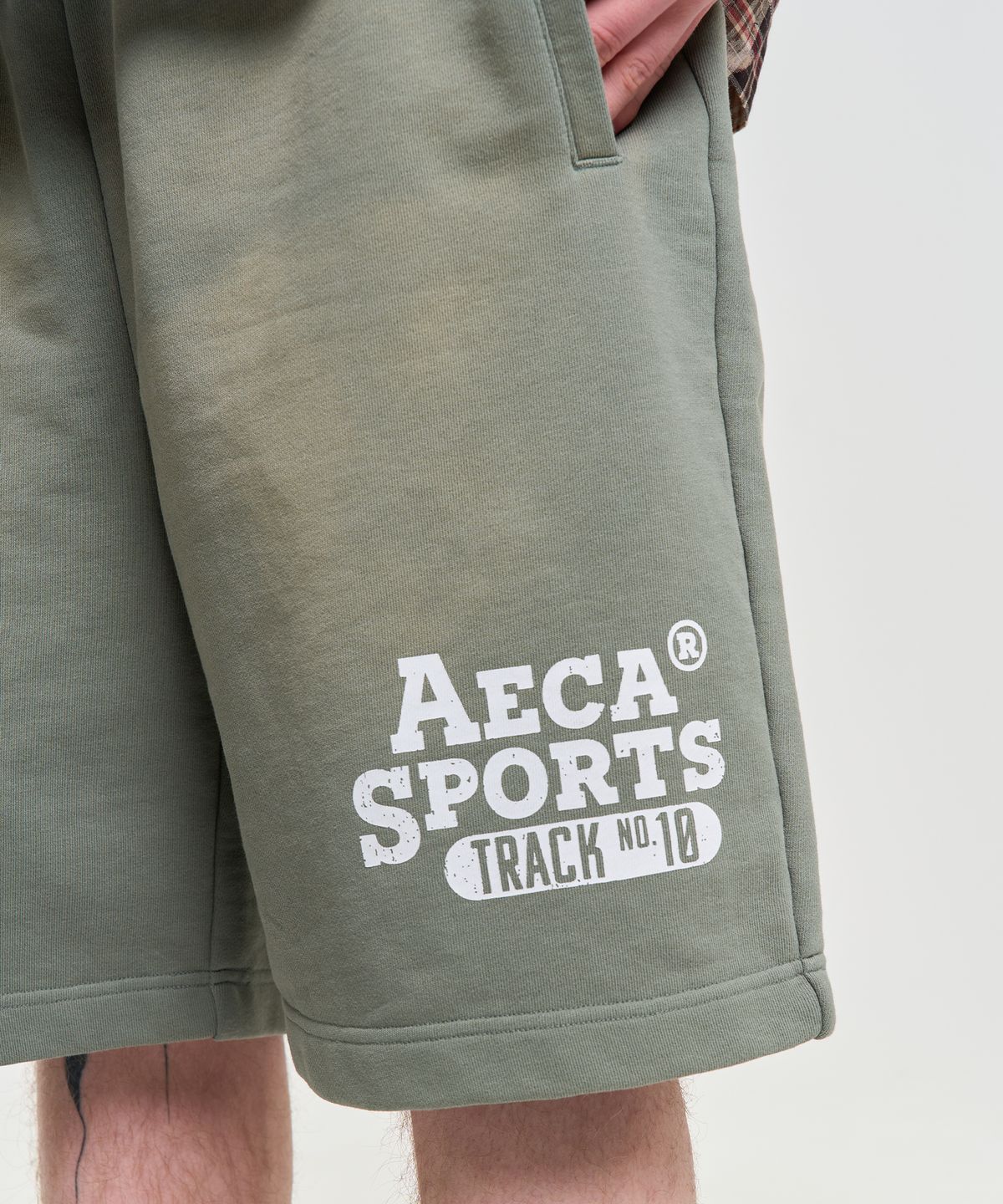 에이카화이트(AECA) WASHED CUT-OFF HEM SWEAT SHORTS-GREEN