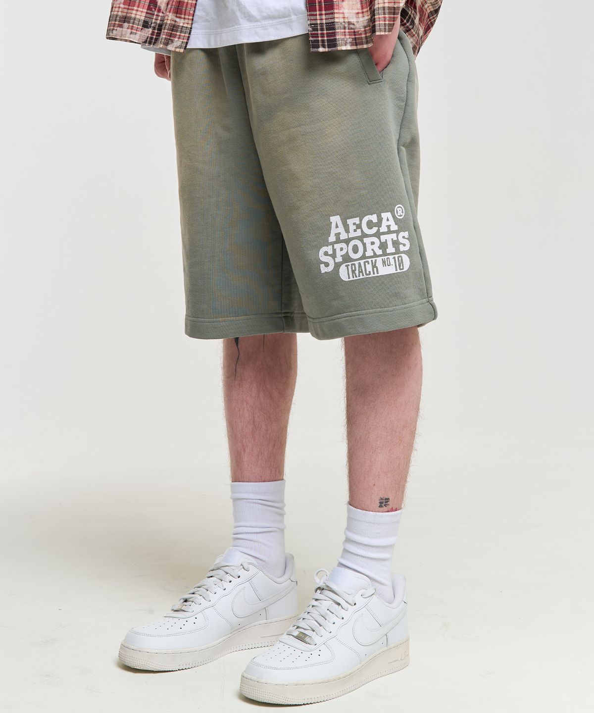 에이카화이트(AECA) WASHED CUT-OFF HEM SWEAT SHORTS-GREEN
