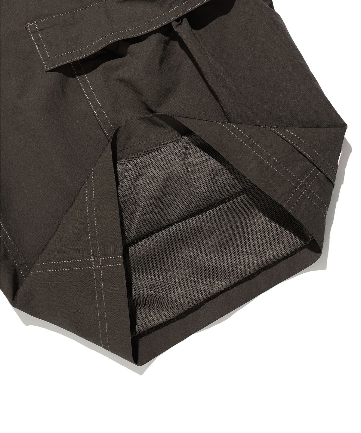 에이카화이트(AECA) NYLON UTILITY CARGO SHORTS-BROWN