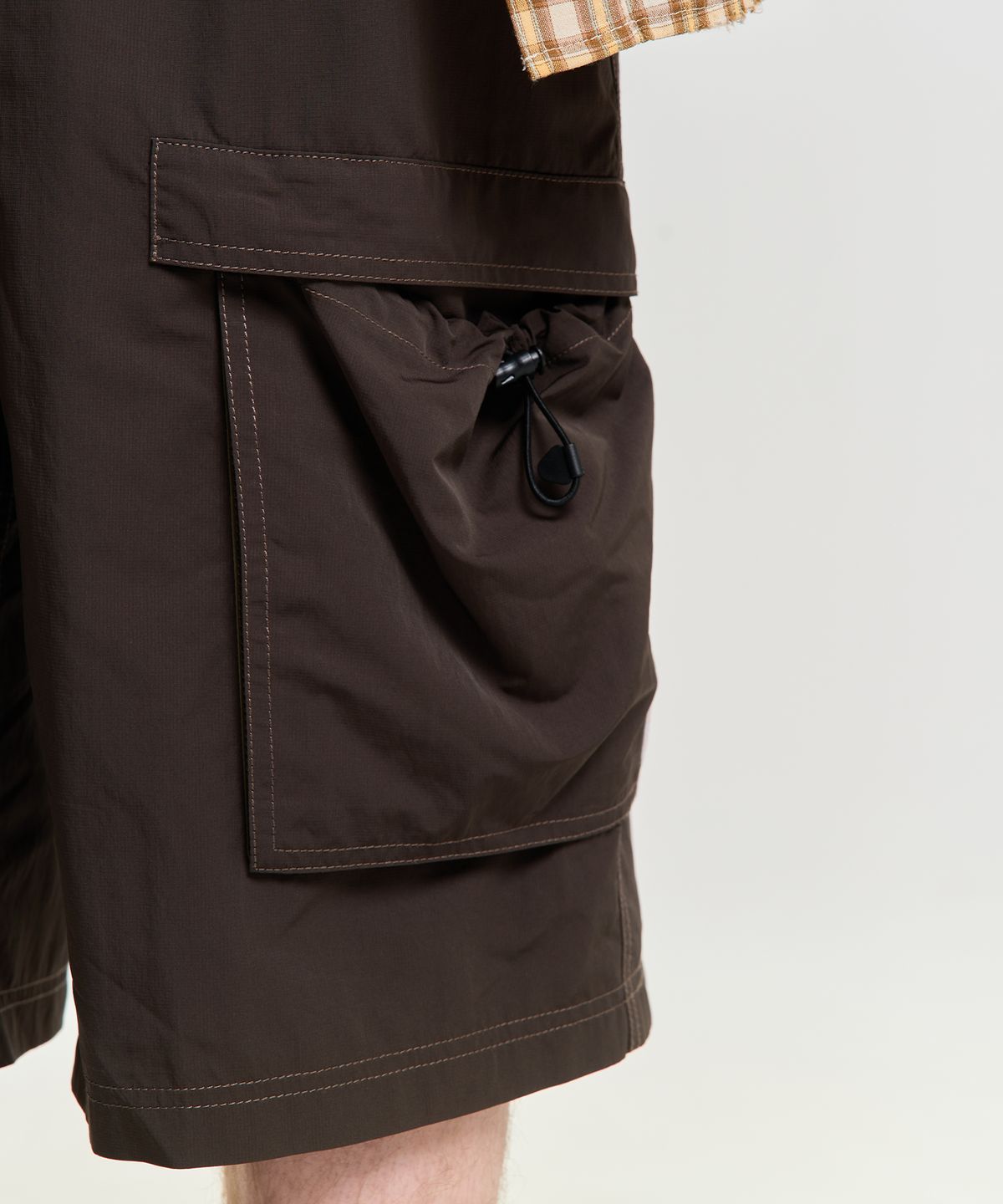 에이카화이트(AECA) NYLON UTILITY CARGO SHORTS-BROWN